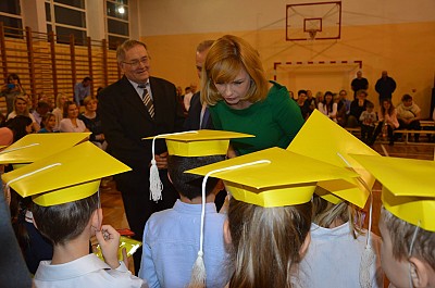 Wręczenie kamizelek odblaskowych