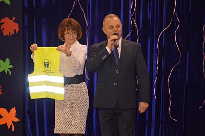 Wręczenie kamizelek odblaskowych