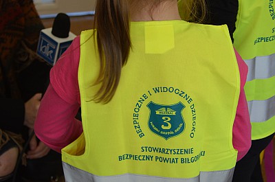 Wręczenie kamizelek odblaskowych
