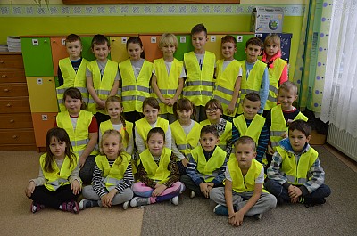 Zdjęcia z inauguracji inicjatywy 2 rok BEZPIECZNE I WIDOCZNE DZIECKO połączone ze slubowaniem klas 1 szkoły podstawowej nr.3 w Biłgoraju