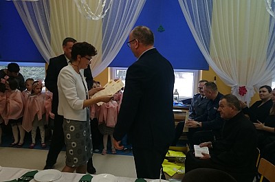 Wręczenie kamizelek odblaskowych Przedszkole im. Krasnala Hałabały w JózefowieJózefow