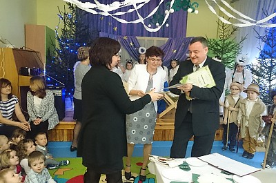 Wręczenie kamizelek odblaskowych Przedszkole im. Krasnala Hałabały w JózefowieJózefow