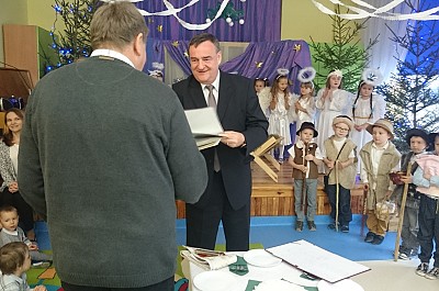 Wręczenie kamizelek odblaskowych Przedszkole im. Krasnala Hałabały w JózefowieJózefow